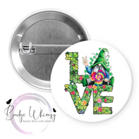 St Patrick's Day - Gnome - Love - Pin, Magnet or Badge Holder